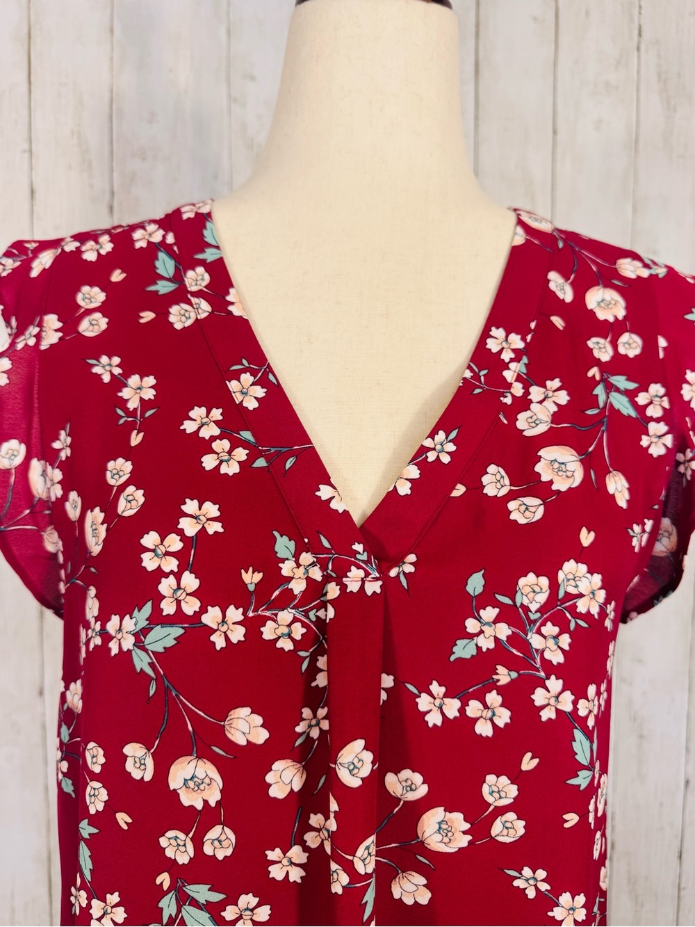 LOFT Floral Flutter Sleeve Blouse | Berry Red V-Neck Top | Size MP - Picture 2 of 9